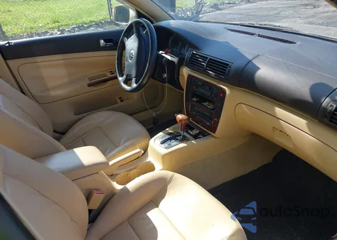 2002 Volkswagen Passat Glx из США, поврежденный, VIN WVWRH63B72P040909